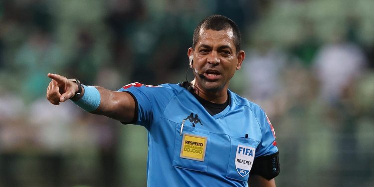 Wagner do Nascimento Magalhães apita jogo entre Jacuipense e Bahia