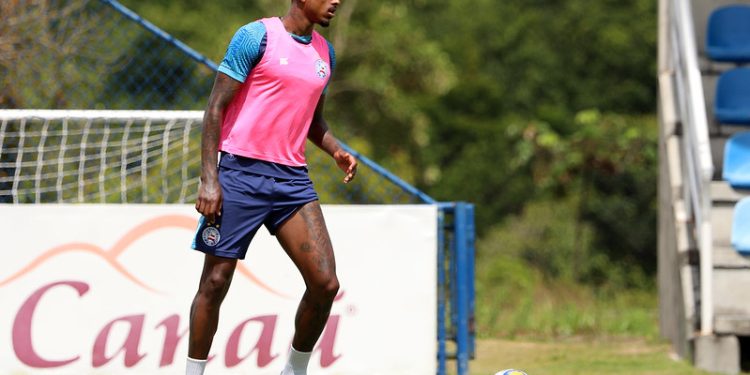 Zagueiro Raul Gustavo sofre lesão grave no joelho e pode retornar ao Corinthians