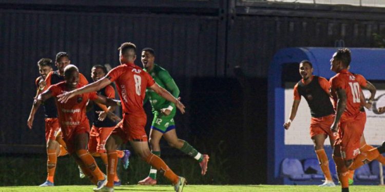 Adversário do Bahia na Copa do Brasil, Camboriú briga contra o rebaixamento no estadual