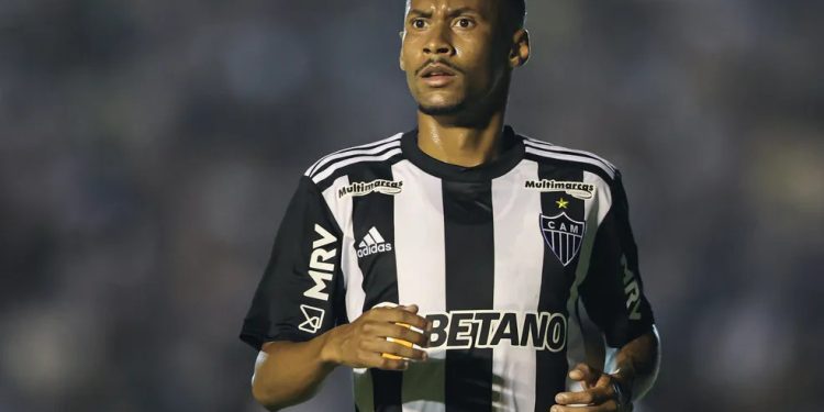 Atacante Ademir viaja para realizar exames e assinar com o Bahia