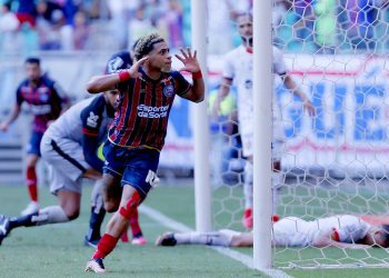 Bahia tropeça em casa e fica no empate em 1 a 1 contra o Vitória pela Copa do Nordeste