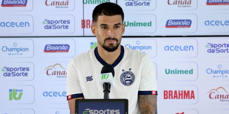 Cauly fala sobre cobrança da torcida e adaptação ao futebol brasileiro