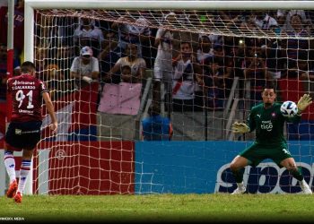 Ex-Bahia, goleiro Jean brilha em triunfo do Cerro Porteño na Libertadores