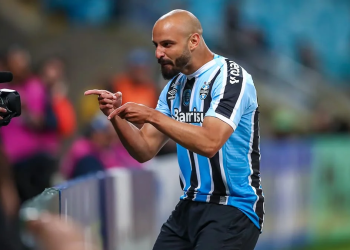 Grêmio estabelece prazo para liberar meia Thaciano ao Bahia; entenda