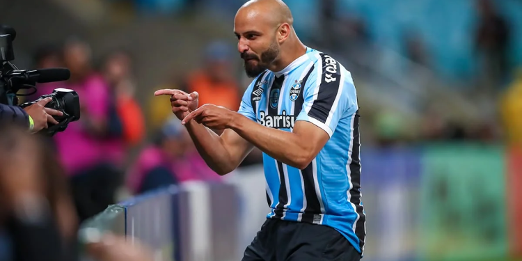 Grêmio estabelece prazo para liberar meia Thaciano ao Bahia; entenda