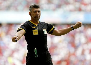 Marcelo de Lima Henrique apita jogo entre Bahia e  Vitória na Fonte Nova