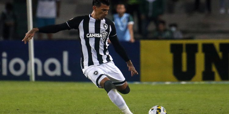 Bahia apresenta proposta de R$ 2,6 milhões ao Internacional pelo zagueiro Victor Cuesta