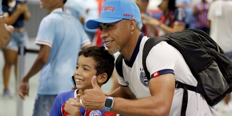 Jacaré revela conversa com Vina e comemora fase no Bahia: “Estou sendo feliz”