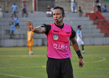Maguielson Lima Barbosa apita jogo entre Bragantino e Bahia no estádio Nabi Abi Chedid