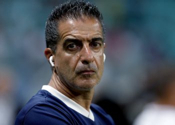 Paiva explica entrada de Claus e ironiza críticas: “Perdi o elenco”