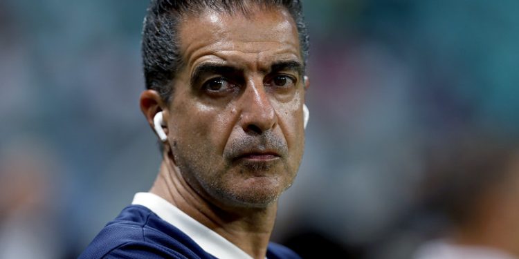 Paiva explica entrada de Claus e ironiza críticas: “Perdi o elenco”