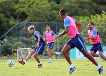 Sem Marcos Victor, Renato Paiva comanda treino tático e realiza testes visando jogo contra o Volta Redonda