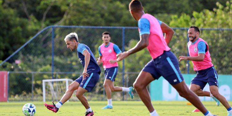 Sem Marcos Victor, Renato Paiva comanda treino tático e realiza testes visando jogo contra o Volta Redonda