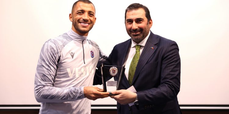 Victor Hugo se despede do Trabzonspor e viaja para assinar com o Bahia