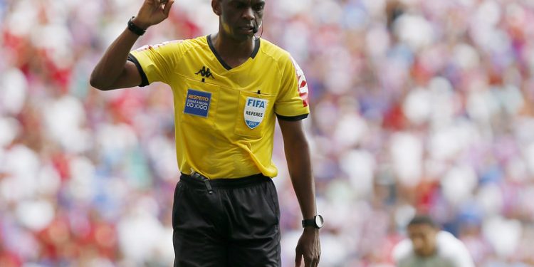 Volta Redonda x Bahia: CBF escala árbitro Luiz Flávio de Oliveira para apitar partida