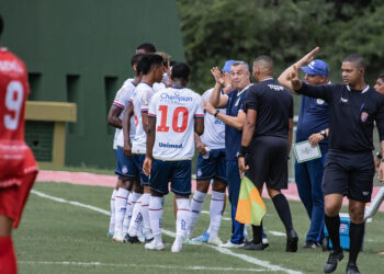 Com gol de Juninho, Bahia vence o Vitória por 1 a 0 pela semifinal do Baianão sub-20