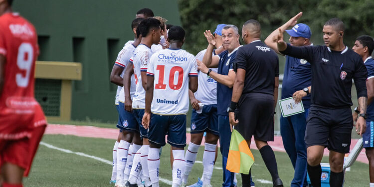 Com gol de Juninho, Bahia vence o Vitória por 1 a 0 pela semifinal do Baianão sub-20