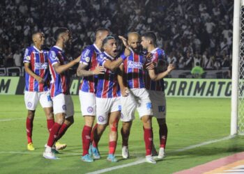 Com gol de Thaciano, Bahia vence o Vasco em São Januário
