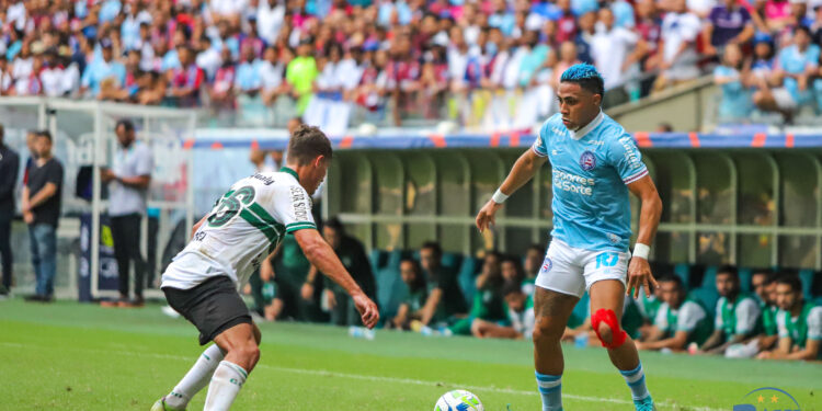 Paiva confirma mudança de posição de Jacaré em definitivo para lateral: ‘Deixou de ser uma adaptação. Jogara ali’