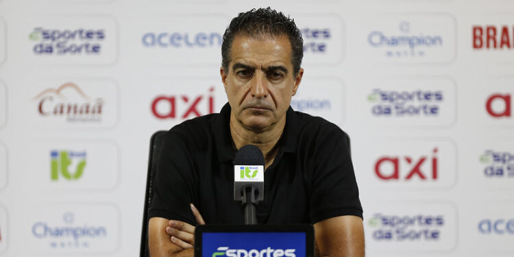 Paiva critica futebol Brasileiro e vê Bahia superior ao Internacional mesmo com derrota