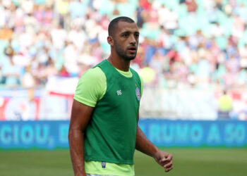 Zagueiro Vitor Hugo lamenta falha em gol do Goiás: ‘Peço desculpas. Erro meu, infantil’