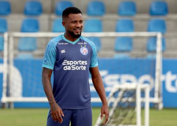 Com desfalques, Ademir e Cicinho devem ser titulares contra o Fortaleza neste sábado