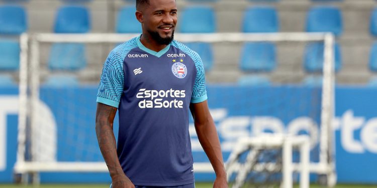 Com desfalques, Ademir e Cicinho devem ser titulares contra o Fortaleza neste sábado