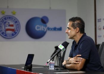 Decepcionado, Paiva analisa derrota para o Fluminense no Maracanã: ‘São coisas difíceis de explicar’