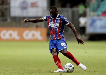 Lateral Ryan recebe terceiro cartão e não enfrenta o Palmeiras; Chávez volta ao time