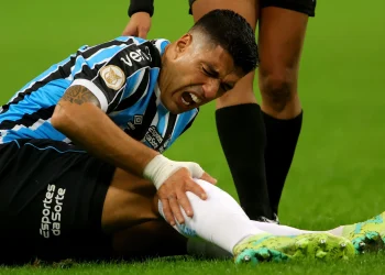 Presidente do Grêmio veta viagem de Suárez à Espanha antes de jogos contra o Bahia: ‘Para que possamos passar para as semifinais’