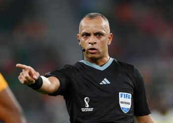 Wilton Pereira Sampaio apita jogo entre Bahia x Palmeiras na Fonte Nova