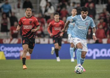 Apático em campo, Bahia é derrotado pelo Athletico por 2 a 0 e se complica no Brasileirão