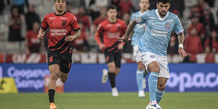 Apático em campo, Bahia é derrotado pelo Athletico por 2 a 0 e se complica no Brasileirão