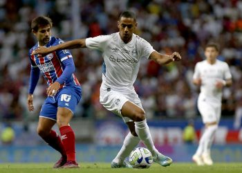 Bahia vacila e cede empate ao Grêmio nos minutos finais do jogo de ida das quartas da Copa do Brasil