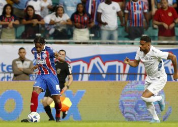 Com gol nos acréscimos, Bahia perde para o Grêmio por 2 a 1 na Fonte Nova e se complica no Brasileirão