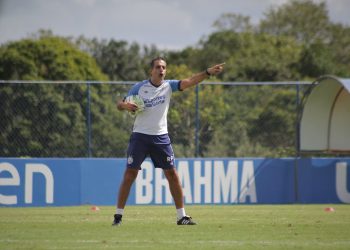 De olho no Corinthians, Bahia realiza treino tático na Cidade Tricolor