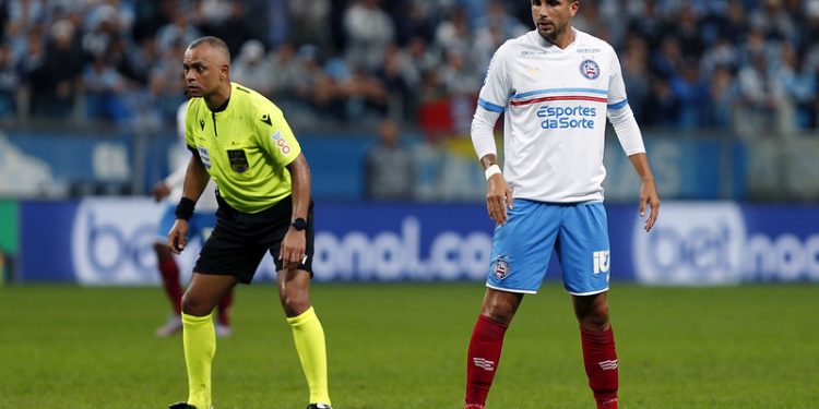 Mugni revela por que não foi escalado para decisão de pênaltis contra o Grêmio