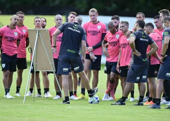 América-MG desembarca em Salvador com desfalques para enfrentar o Bahia