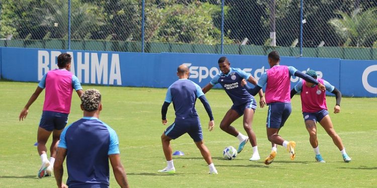 Com atenção nas finalizações, Paiva comanda treino técnico visando jogo contra o Botafogo