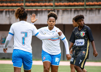 Com direito a gol olímpico, Bahia aplica goleada no Baianão Feminino