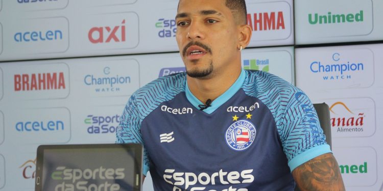 “É normal, contanto que não passe do limite do respeito”, Gilberto fala sobre polêmica e cobrança em entrevista