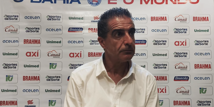 “Fico imensamente insatisfeito com este resultado”, diz Renato Paiva após derrota contra o Atlético-MG