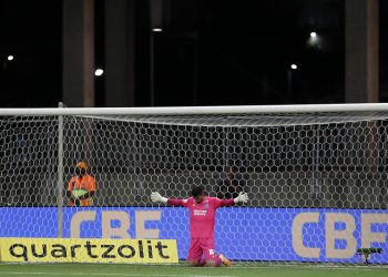Goleiro do Bahia está no top 3 com mais defesas no Campeonato Brasileiro