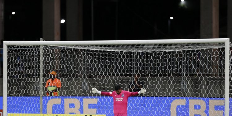 Goleiro do Bahia está no top 3 com mais defesas no Campeonato Brasileiro
