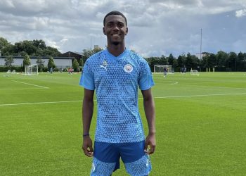 Jovem destaque da base do Bahia retorna ao Brasil depois de período de treinos na Europa