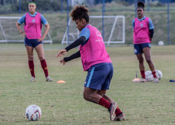 Mulheres de Aço encerram preparação para o clássico Ba-Vi