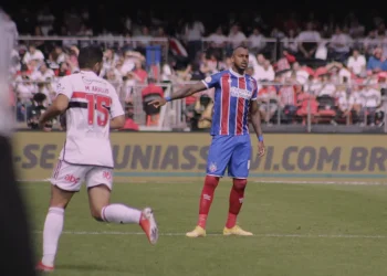 Raul Gustavo comemora retorno após cinco meses e analisa nova função como volante no Bahia