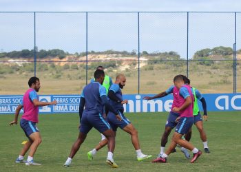 Renato Paiva esboça escalação do Bahia para jogo contra o RB Bragantino