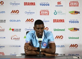 Rescisão de Kanu com o Botafogo é publicada no BID e zagueiro deve ser titular domingo