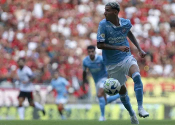 Sem espaço, atacante Arthur Sales acerta saída do Bahia